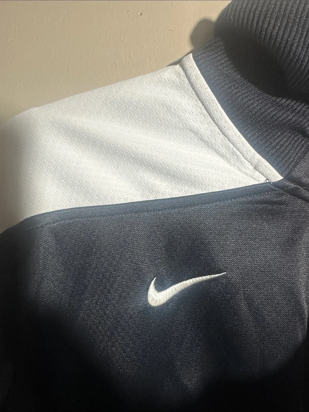 Nike Dri Fit Women’s Large Full‎ Zip Black White Sweatshirt